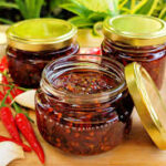 WHITE HORSE GARLIC CHILLI JAR (65GM)